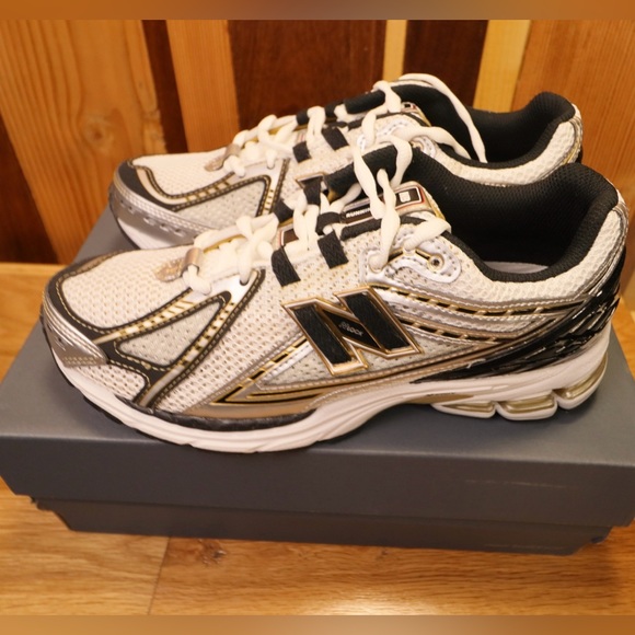 New Balance 1906R Sz 8 Men’s Gray/Brown - New, Ripped Box Corner - Picture 1 of 9